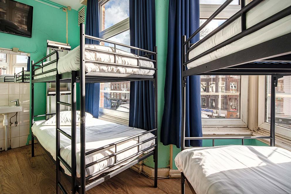 hostel dorm in amsterdam
